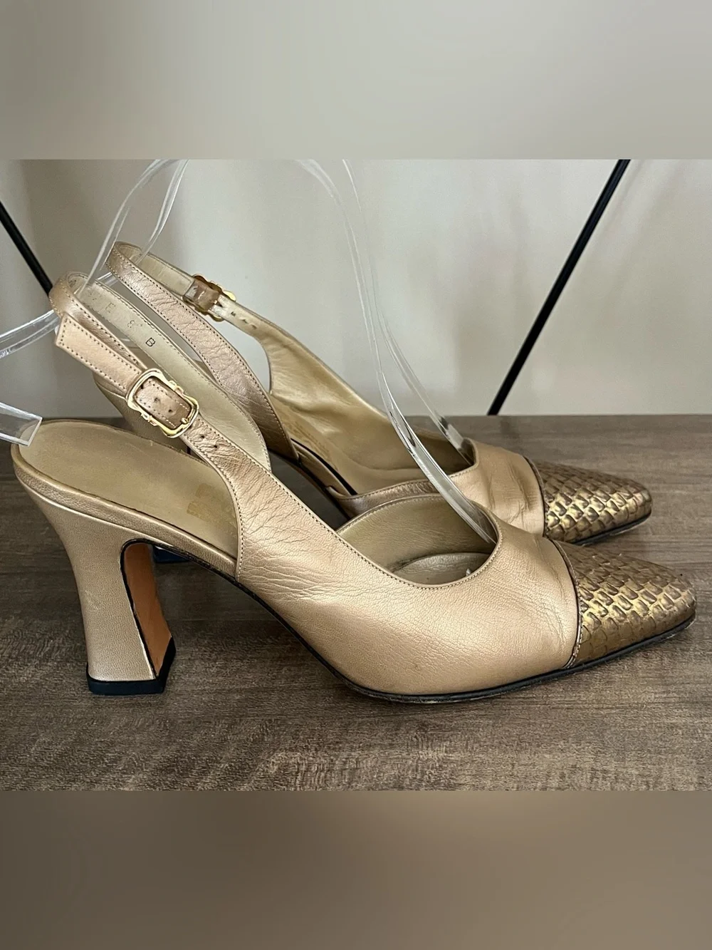 Salvatore Ferragamo Gold Tone Leather Slingback Heels Shoes Size 8 - Picture 3 of 16